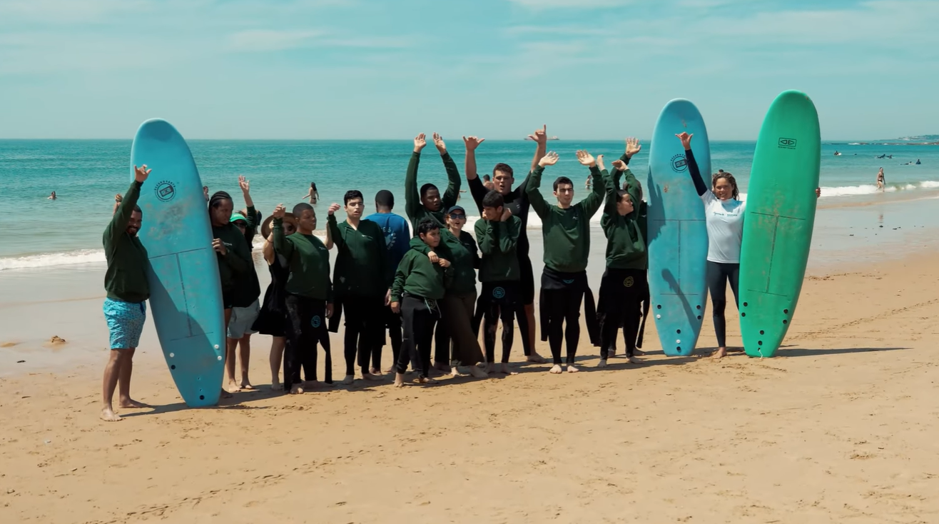 AGARRA-TE ao surf e entra no mar com a APPDA Lisboa