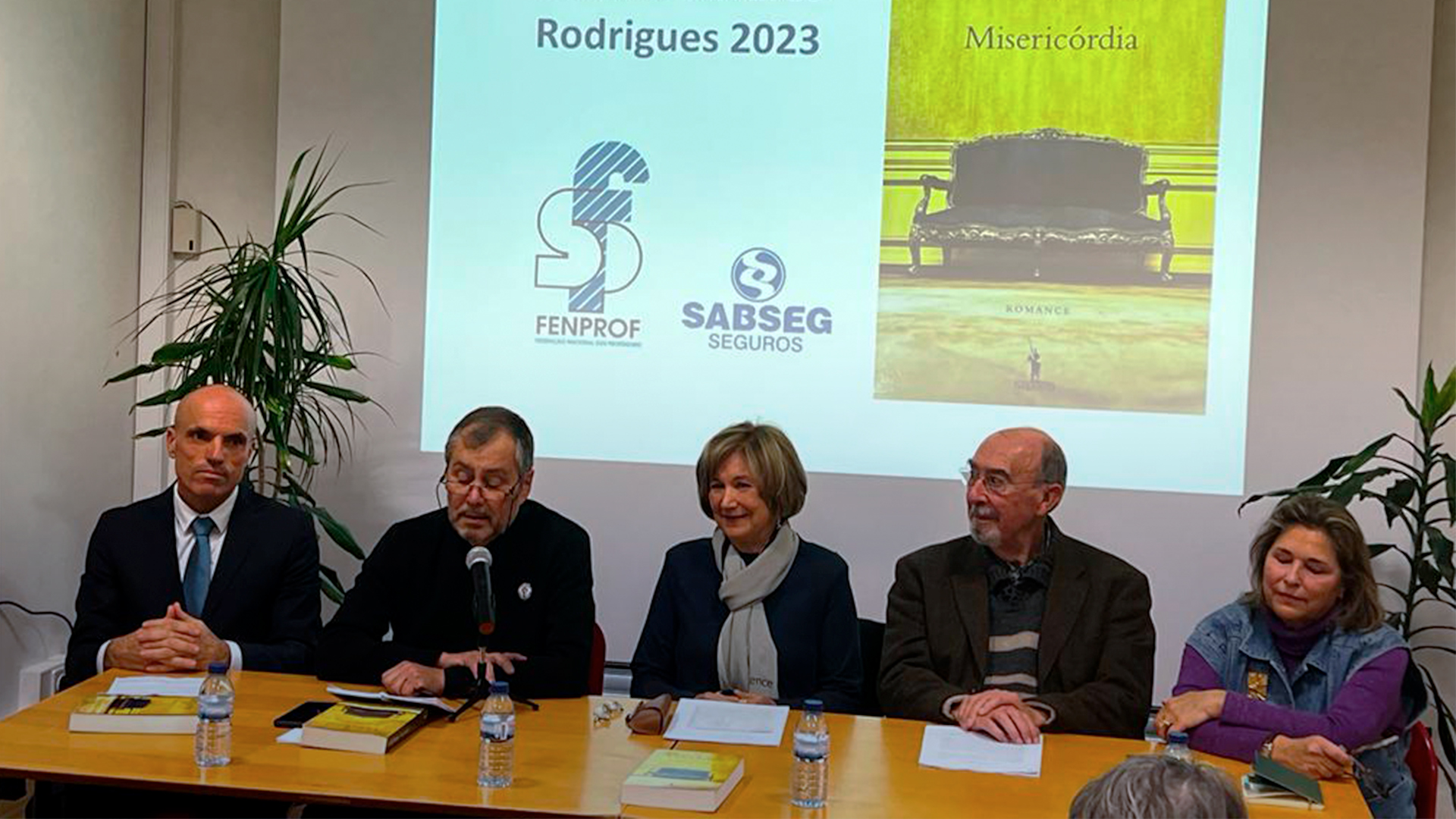 SABSEG & FENPROF entregam Prémio Literário Urbano Tavares Rodrigues a Lídia Jorge 2023 (2)